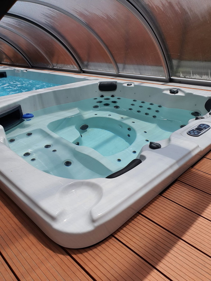 Zapustená reálna realizácia SunSpa Hektor XL